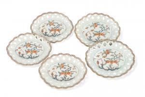 Cinque piatti ovali di maiolica con bordo traforato. Manifattura di Pasquale Rubati, Milano 1770- 1780